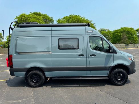 Used 2021 Mercedes-Benz Sprinter 2500 image 12
