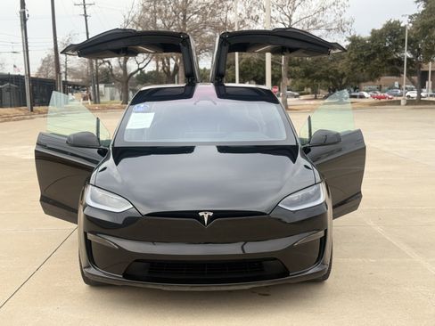 Used 2023 Tesla Model X Plaid image 17
