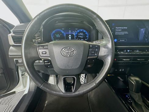 Used 2025 Toyota Camry XSE FWD image 15