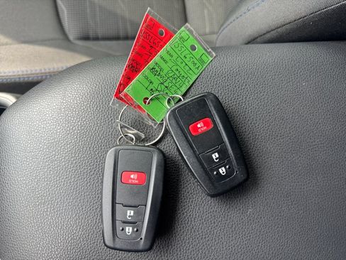 Used 2022 Toyota RAV4 SE AWD/4WD image 38