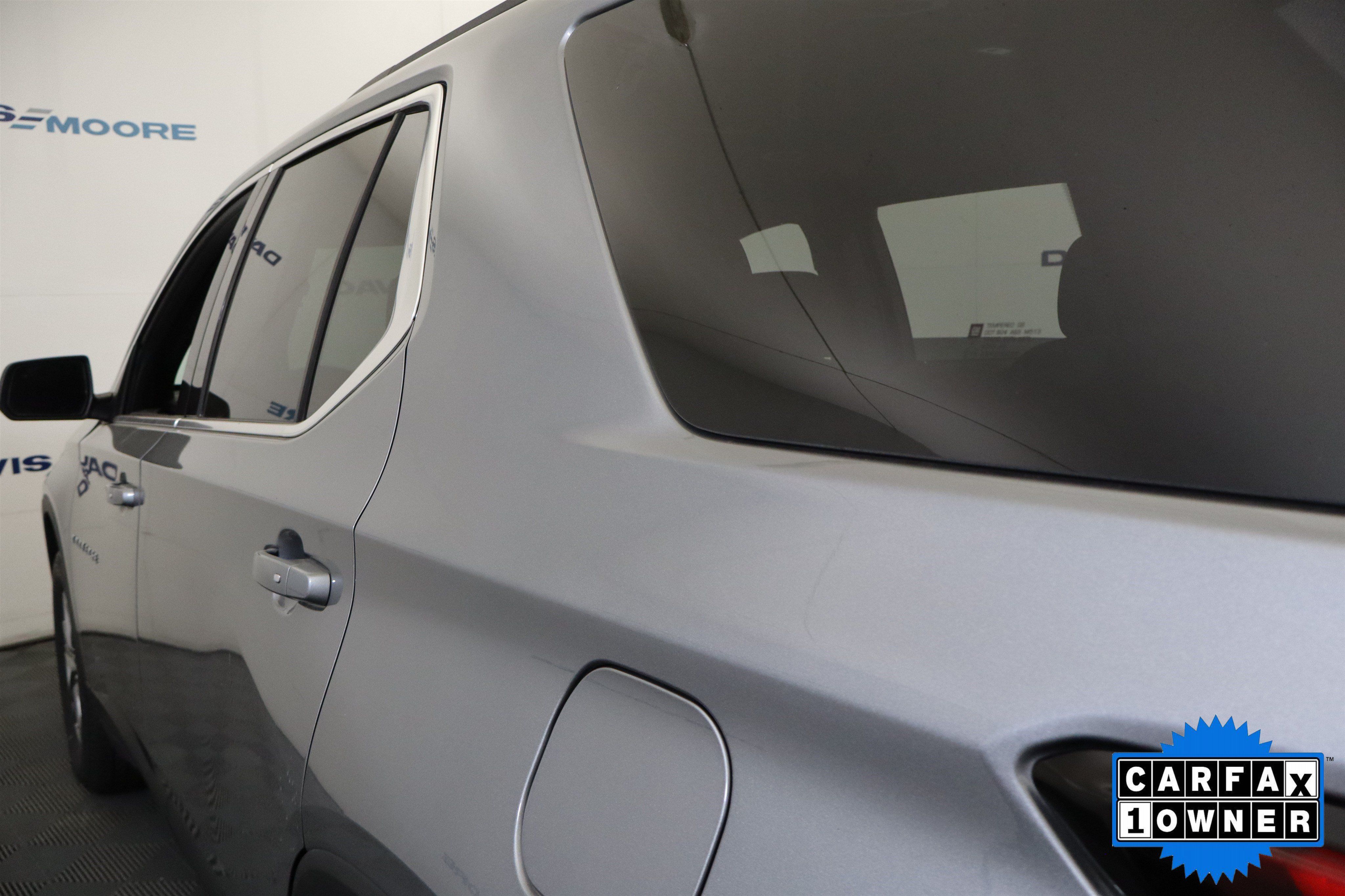 Used 2023 Chevrolet Traverse LT FWD image 11