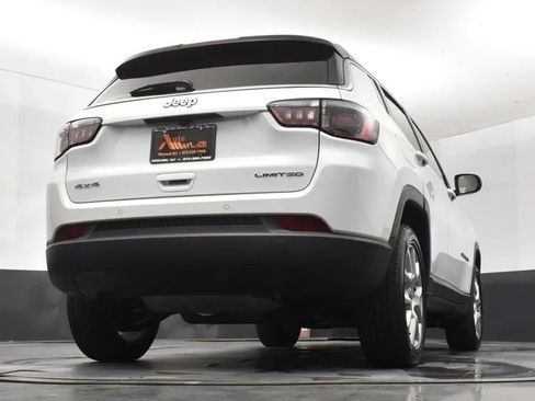 Used 2025 Jeep Compass Limited AWD/4WD image 13