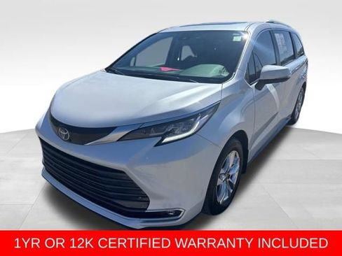 Used 2025 Toyota Sienna Limited AWD/4WD image 1