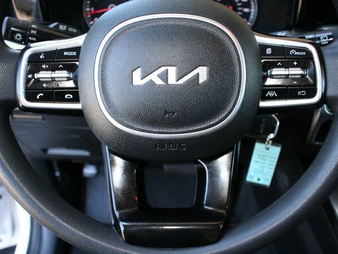 Used 2022 Kia Sorento LX AWD/4WD image 17