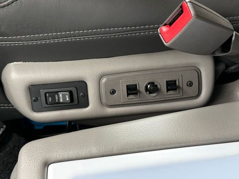 Used 2023 GMC Savana 2500 image 24