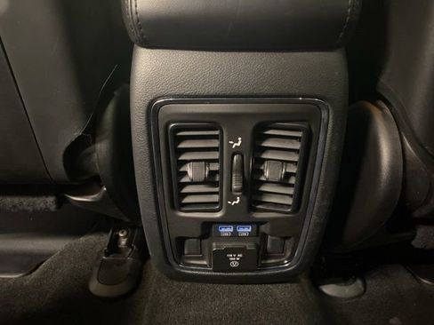 Used 2022 Jeep Grand Cherokee Limited image 36