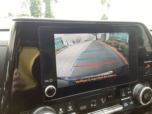 Used 2023 Toyota Highlander XLE AWD/4WD image 20