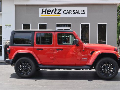 Used 2023 Jeep Wrangler Unlimited Sahara w/ Cold Weather Group AWD/4WD image 2