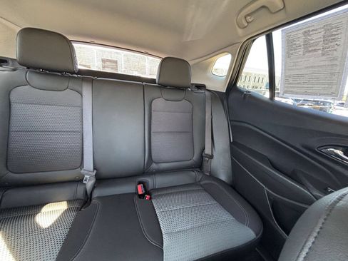 Used 2025 Chevrolet Trax LT w/ LT Convenience Package FWD image 36