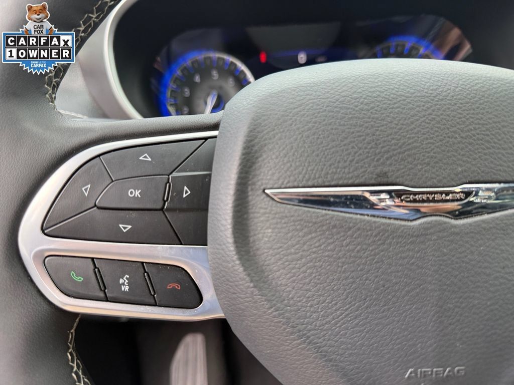 Used 2025 Chrysler Pacifica Select AWD/4WD image 28