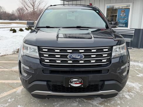 Used 2017 Ford Explorer XLT w/ Equipment Group 201A image 5