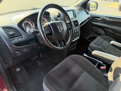Used 2018 Dodge Grand Caravan SE FWD image 11