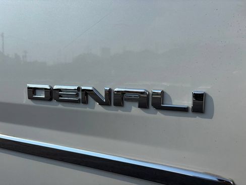 Used 2018 GMC Yukon XL Denali w/ Denali Ultimate Package AWD/4WD image 13