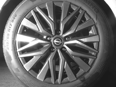 Used 2025 Nissan Altima 2.5 SV FWD image 15