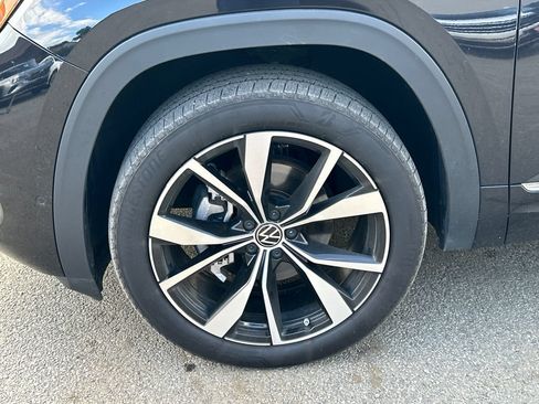 Used 2026 Volkswagen Atlas Cross Sport SEL Premium R-Line AWD/4WD image 8