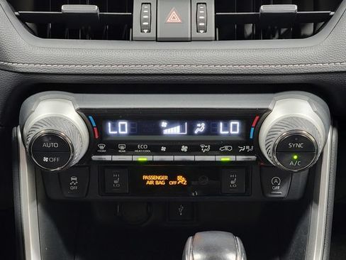 Used 2020 Toyota RAV4 XLE Premium AWD/4WD image 20
