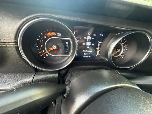 Used 2021 Jeep Gladiator Overland AWD/4WD image 21