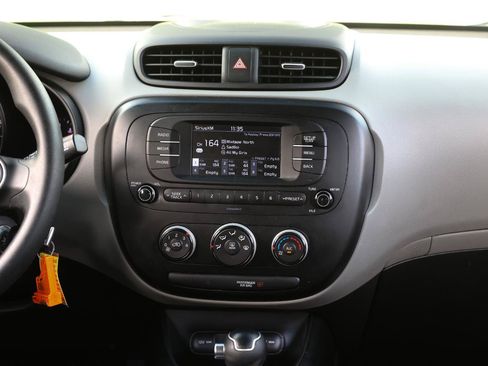 Used 2018 Kia Soul FWD image 33