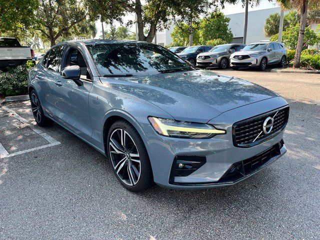 Used 2022 Volvo S60 B5 R-Design FWD image 1
