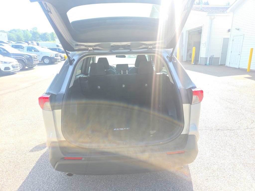 Used 2021 Toyota RAV4 LE w/ Carpet Mat Package (TMS) FWD image 10