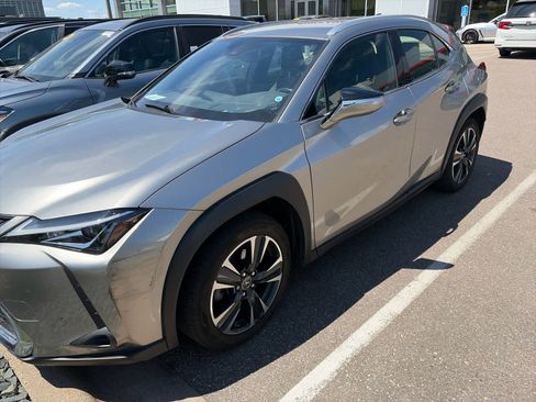 Used 2021 Lexus UX 200 w/ Accessory Package (Z1) FWD image 3