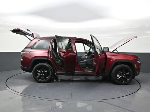 Used 2025 Jeep Grand Cherokee Limited w/ Black Appearance Package RWD image 30