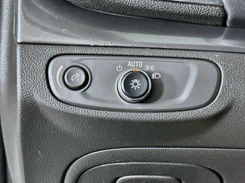 Used 2018 Buick Encore FWD image 17