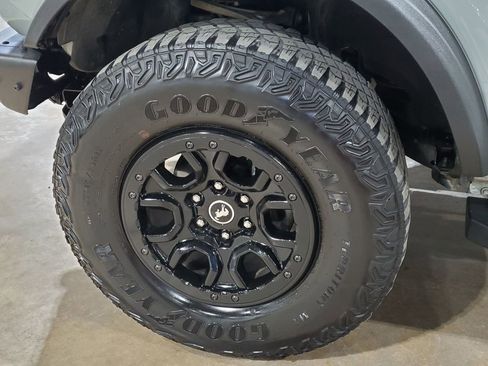 Used 2022 Ford Bronco Wildtrak image 40