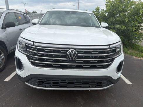 Used 2024 Volkswagen Atlas SEL AWD/4WD image 2