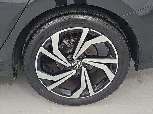 Certified 2025 Volkswagen Jetta SEL image 32