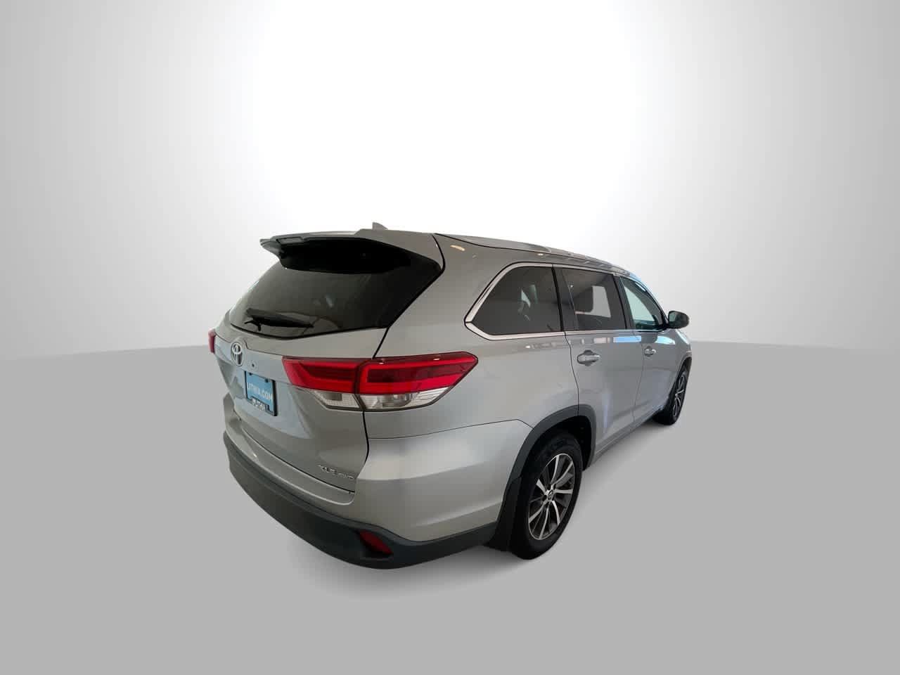 Used 2017 Toyota Highlander XLE AWD/4WD image 8