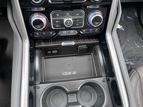 Used 2024 GMC Yukon Denali image 28