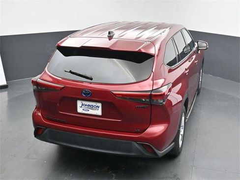 Used 2022 Toyota Highlander LE image 28