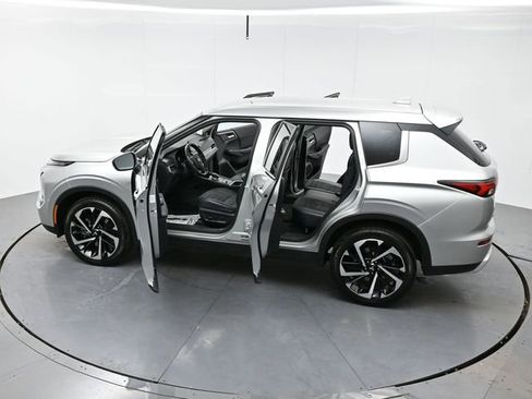 Used 2024 Mitsubishi Outlander SE image 41