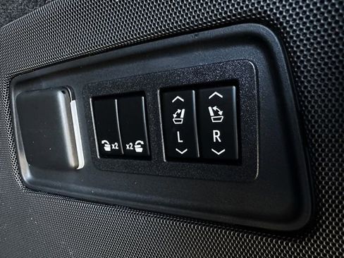 Used 2022 Cadillac Escalade ESV Sport Platinum image 41