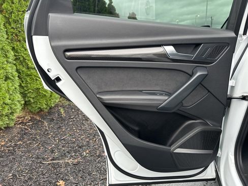 Used 2023 Audi SQ5 Prestige w/ Prestige Package image 9