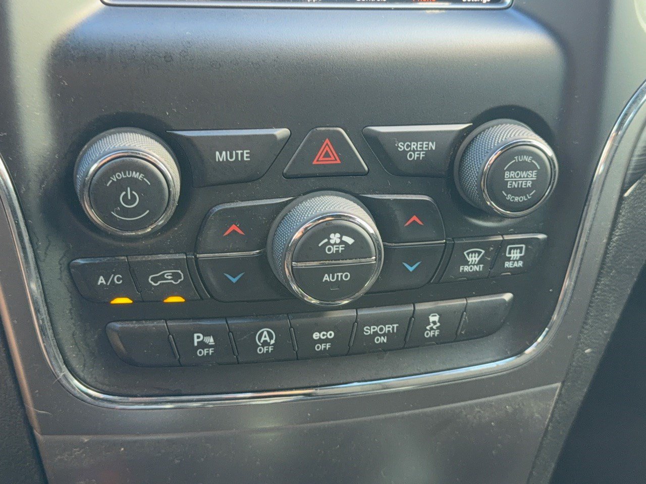 Used 2019 Jeep Grand Cherokee Laredo RWD image 22