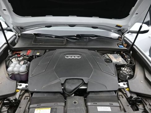 Used 2023 Audi Q8 Prestige AWD/4WD image 21