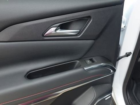 Used 2024 Chevrolet Traverse Z71 w/ Enhanced Driving Package image 17