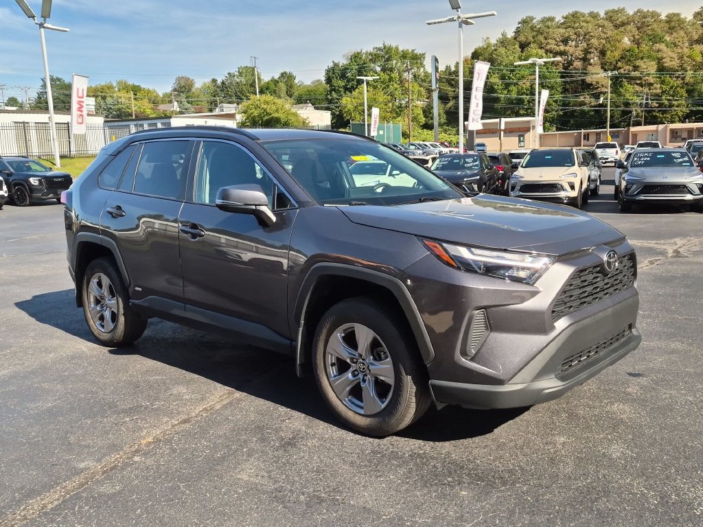 Used 2025 Toyota RAV4 XLE w/ Convenience Package AWD/4WD image 4