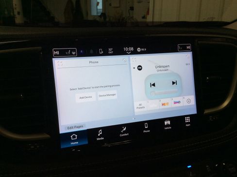 Used 2024 Chrysler Pacifica Touring-L image 25