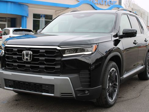 New 2026 Honda Pilot Touring image 2