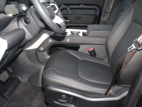 Used 2025 Land Rover Defender 110 S image 21