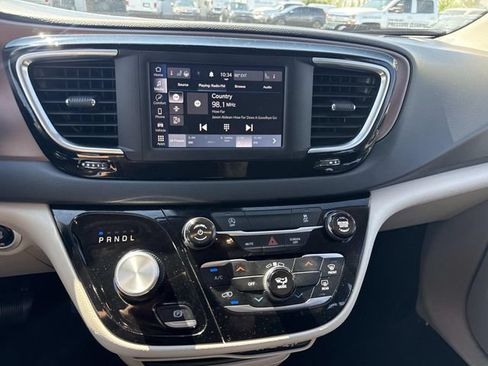 Used 2023 Chrysler Voyager LX FWD image 24