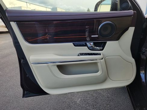 Used 2011 Jaguar XJ L Supersport image 9