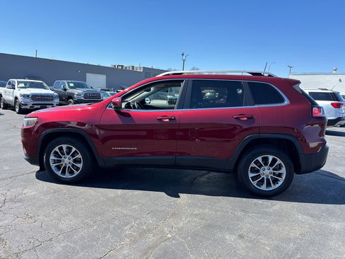 Used 2019 Jeep Cherokee Latitude Plus w/ Comfort/Convenience Group FWD image 3