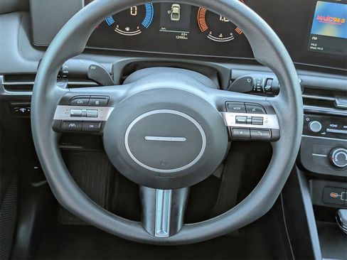 Used 2025 Hyundai Santa Cruz SE image 11