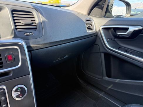 Used 2015 Volvo V60 T5 Premier image 31