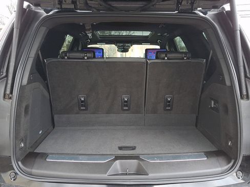 Used 2025 Cadillac Escalade Premium Luxury image 30