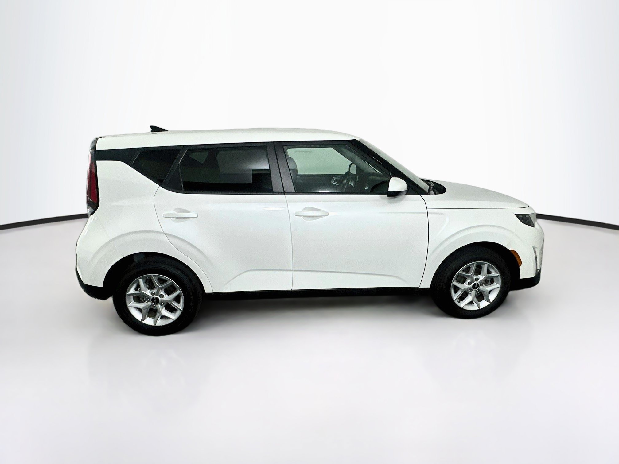 Used 2025 Kia Soul LX w/ LX Technology Package FWD image 10